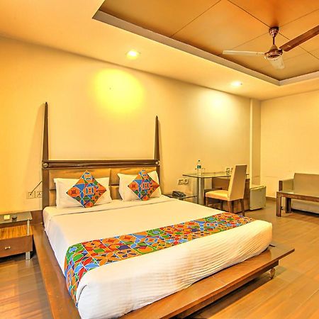 FabHotel Le Grand New Delhi Extérieur photo
